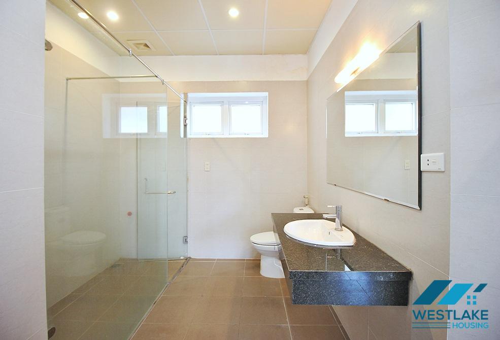 Cho Thuê Nhà 5 Phòng Ngủ, Sân Rộng Thoáng Sáng Tại Phố Tô Ngọc Vân, Tây Hồ, Hà Nội