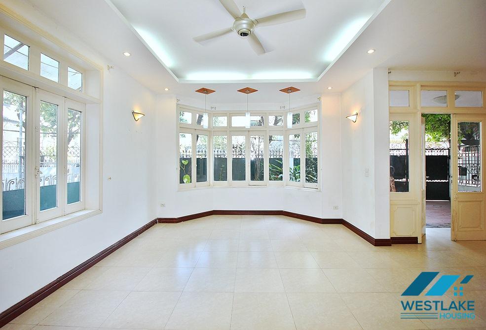 Cho Thuê Nhà 5 Phòng Ngủ, Sân Rộng Thoáng Sáng Tại Phố Tô Ngọc Vân, Tây Hồ, Hà Nội