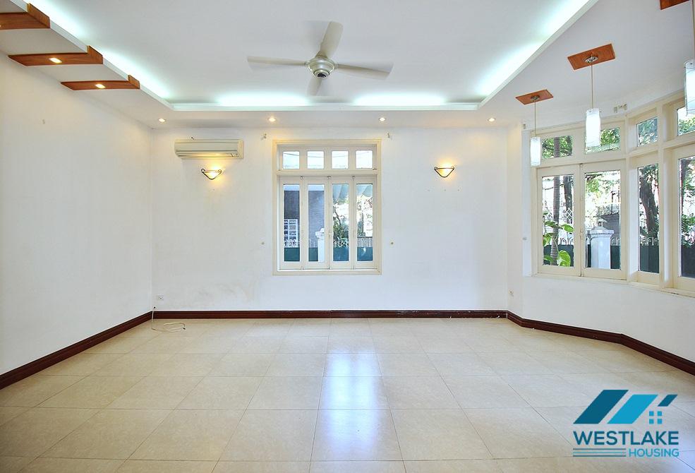 Cho Thuê Nhà 5 Phòng Ngủ, Sân Rộng Thoáng Sáng Tại Phố Tô Ngọc Vân, Tây Hồ, Hà Nội