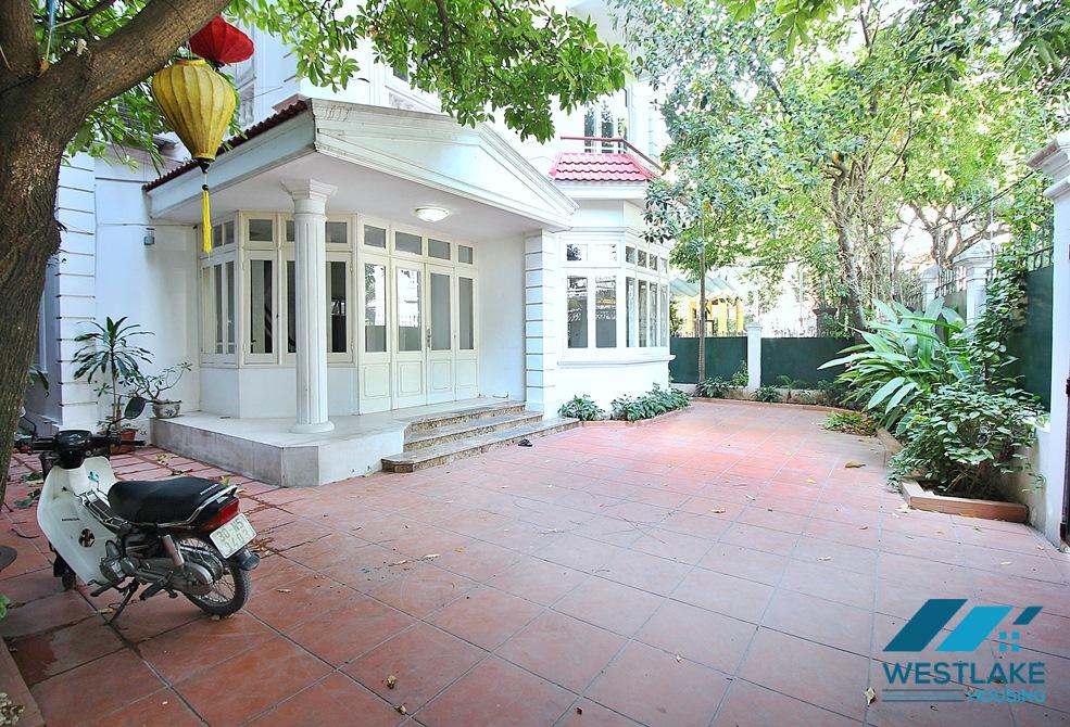 Cho Thuê Nhà 5 Phòng Ngủ, Sân Rộng Thoáng Sáng Tại Phố Tô Ngọc Vân, Tây Hồ, Hà Nội