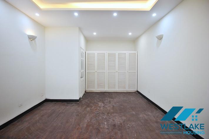 Cho Thuê Nhà 5 Phòng Ngủ Đẹp, Sân Vườn, Hồ Bơi Rộng Thoáng Mát Tại Tô Ngọc Vân, Tây Hồ, Hà Nội
