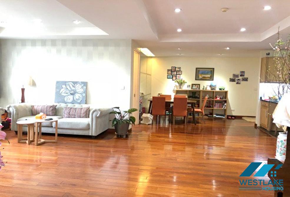 Lovely apartment for rent in E Tower close to UNIS school, Ciputra, Tay Ho, Ha Noi