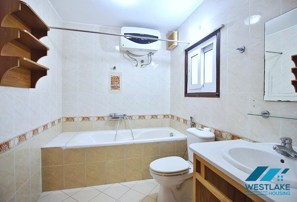 A big 4 bedroom house for rent in Xuan Dieu, Tay Ho, Ha Noi