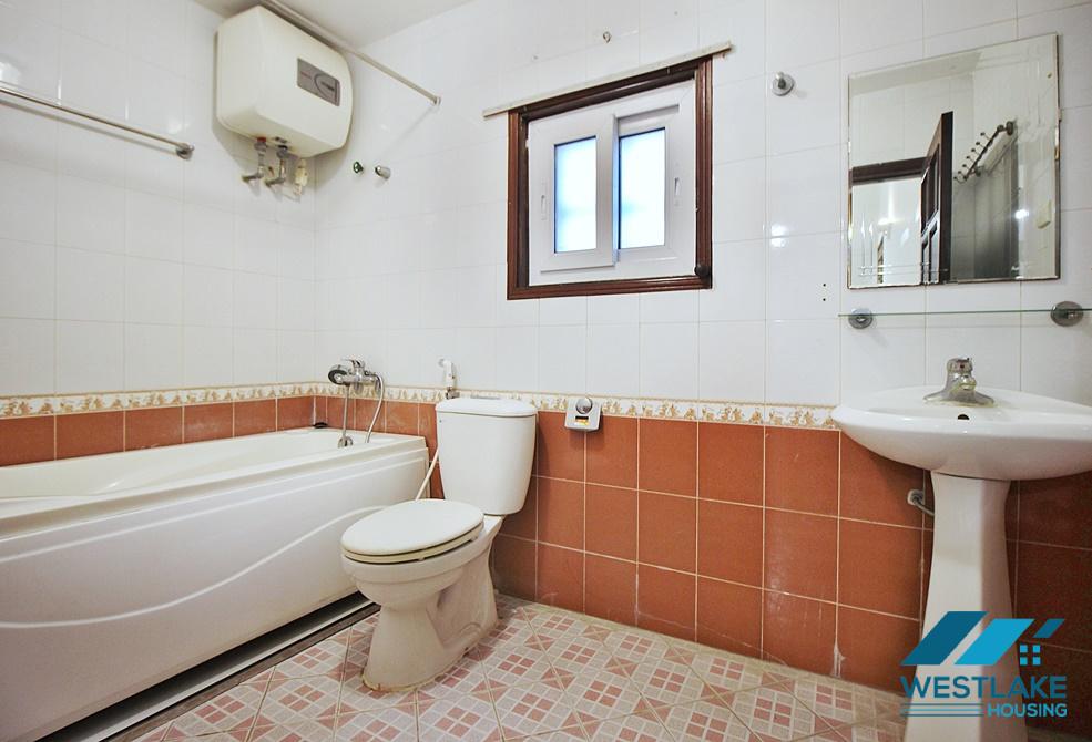 A big 4 bedroom house for rent in Xuan Dieu, Tay Ho, Ha Noi