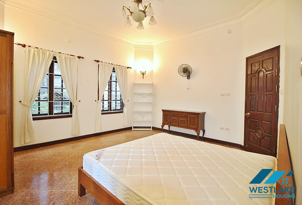 A big 4 bedroom house for rent in Xuan Dieu, Tay Ho, Ha Noi