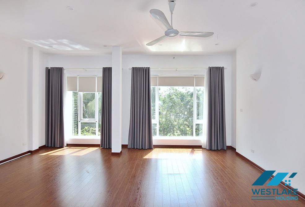 Beautiful and spacious house for rent in Tay Ho ward, Ha Noi