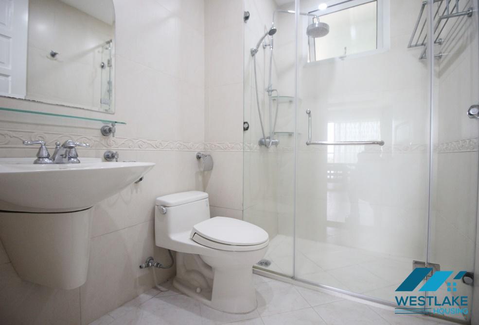 Cho thuê căn hộ 3 phòng ngủ tại tòa E4 Ciputra.
