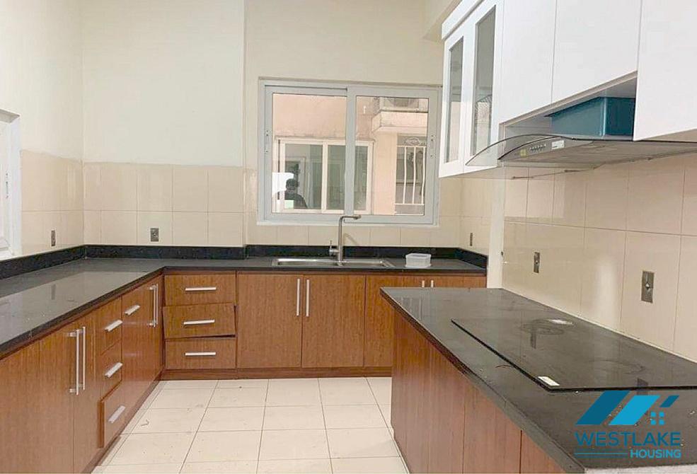Cho thuê căn hộ 3 phòng ngủ nội thất cơ bản tại Ciputra