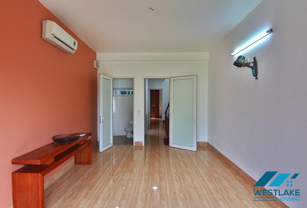 A cheap 3 bedroom house for rent in An Duong Vuong, Tay Ho