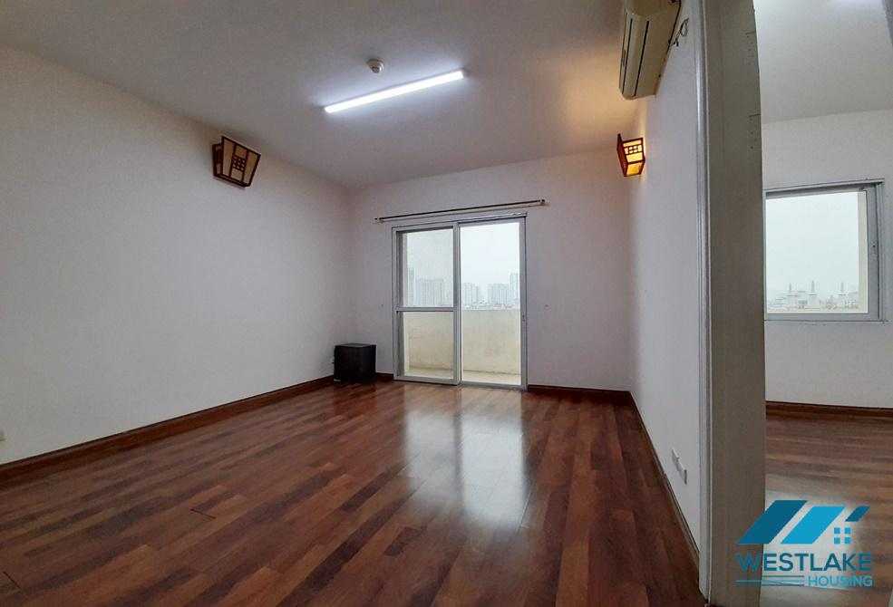 Cho thuê căn hộ 4 phòng ngủ rộng rãi, nội thất cơ bản tại tòa E, Ciputra