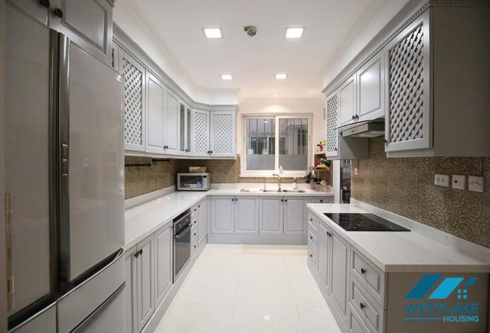 Căn hộ rộng rãi với 03 phòng ngủ cho thuê tại Ciputra Tây Hồ, Hà Nội.