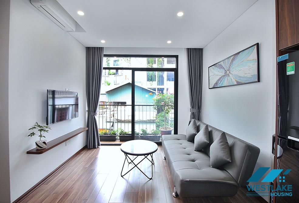 Cho Thuê Căn Hộ Một Phòng Ngủ Đẹp, Hiện Đại, Thoáng Sáng Tại Phố Trịnh Công Sơn, Tây Hồ, Hà Nội