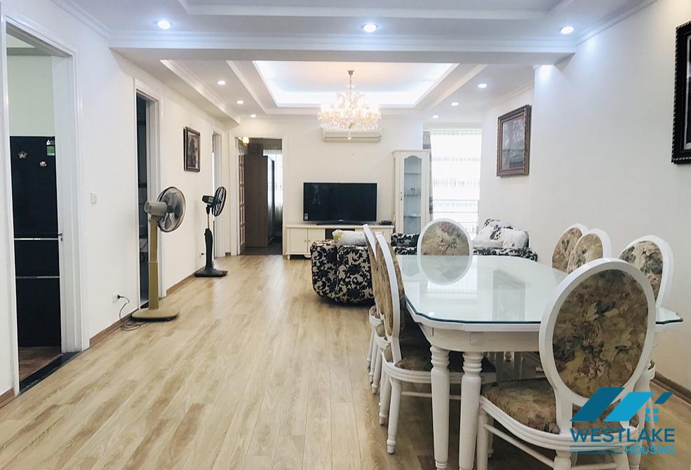Cho thuê căn hộ 3 phòng ngủ sang trọng tại tòa E Ciputra.
