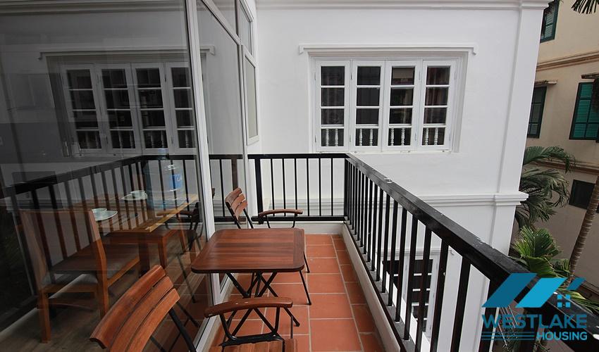 Cho Thuê Căn Hộ Một Phòng Ngủ Sáng Sủa Tại Phố Tô Ngọc Vân Tây Hồ, Hà Nội
