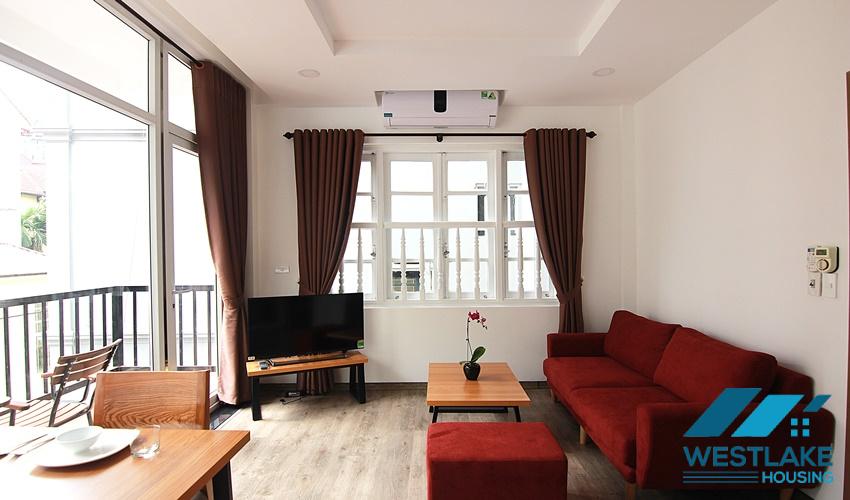 Cho Thuê Căn Hộ Một Phòng Ngủ Sáng Sủa Tại Phố Tô Ngọc Vân Tây Hồ, Hà Nội