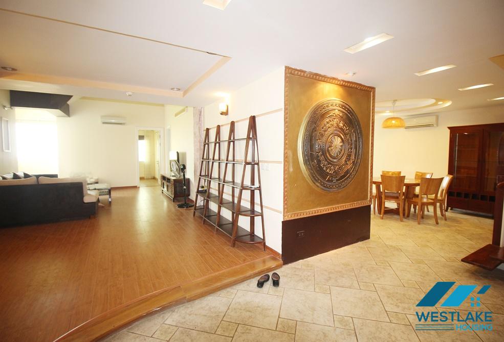 Cho thuê căn hộ 4 phòng ngủ sang trọng tại tòa E4, Ciputra