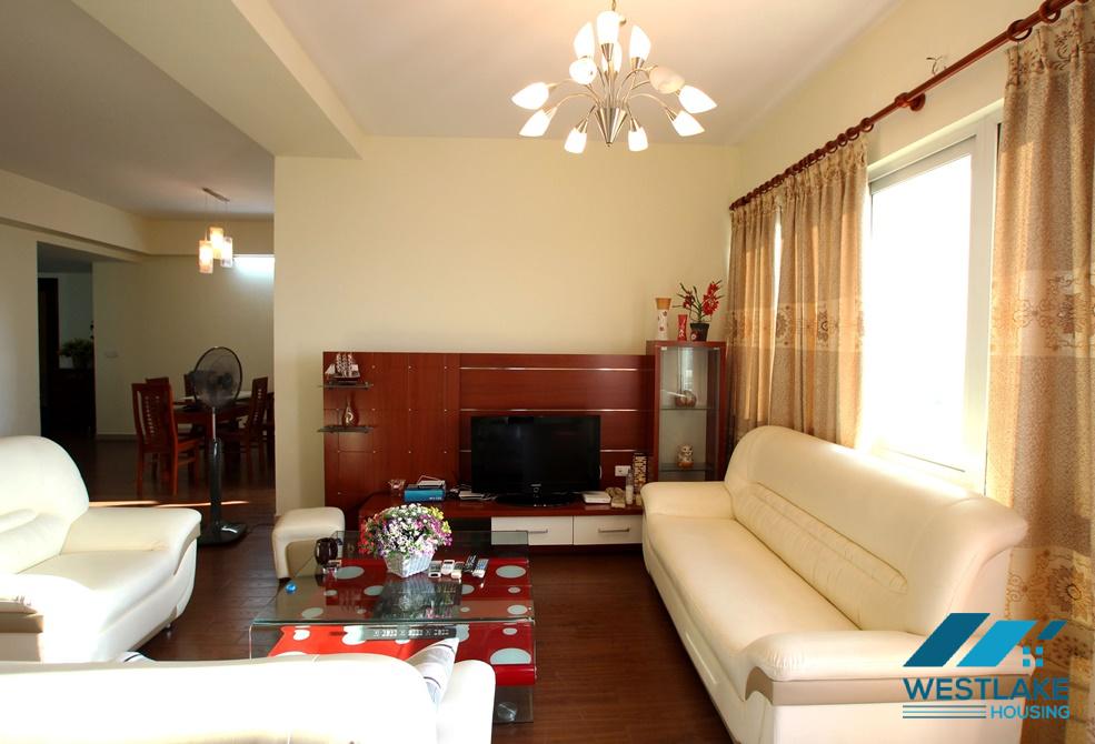 Cho thuê căn hộ 4 phòng ngủ tầng cao tại tòa E4, Ciputra.