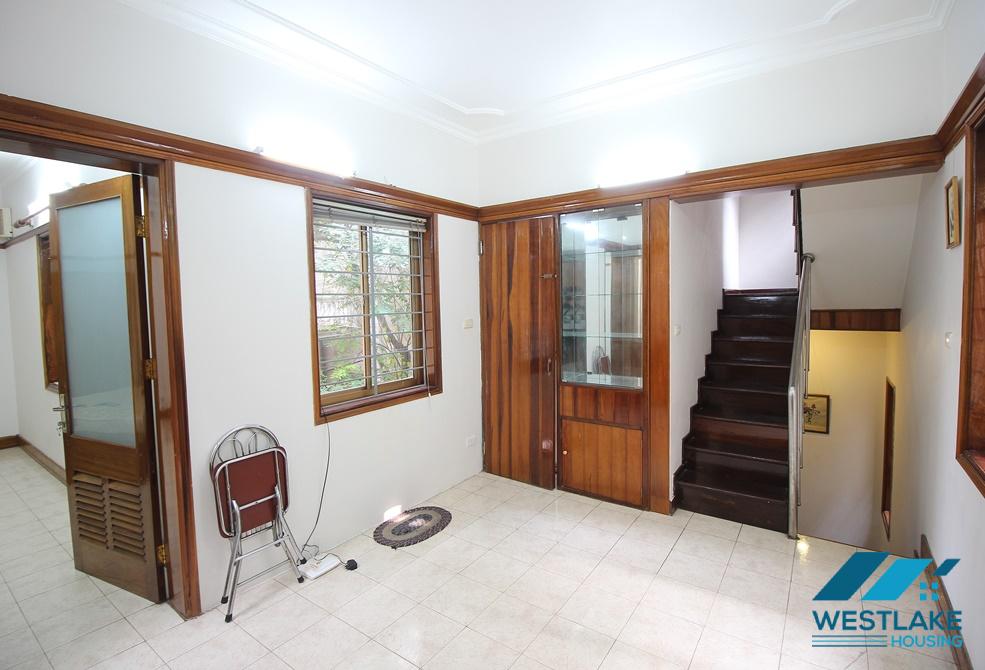 A cute house with nice yard for rent in in Xuan Dieu, Tay Ho