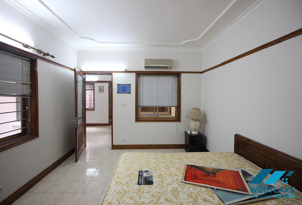 A cute house with nice yard for rent in in Xuan Dieu, Tay Ho