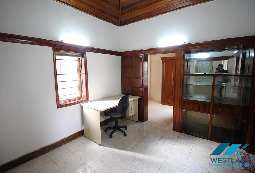 A cute house with nice yard for rent in in Xuan Dieu, Tay Ho