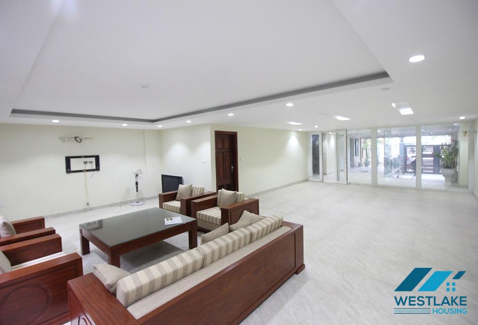 A nice and spacious office space for rent in Xuan Dieu, Tay Ho
