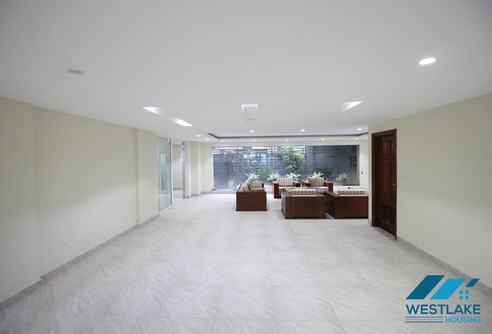 A nice and spacious office space for rent in Xuan Dieu, Tay Ho