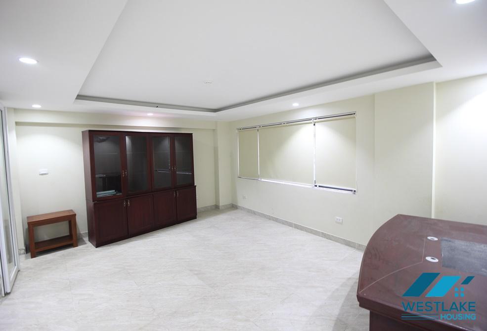 A nice and spacious office space for rent in Xuan Dieu, Tay Ho