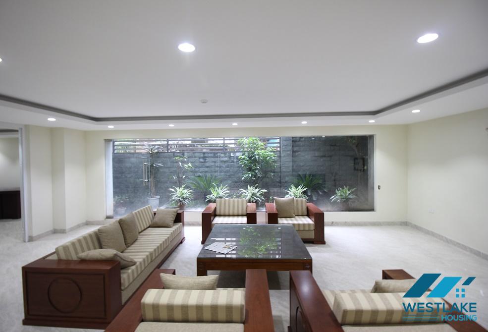 A nice and spacious office space for rent in Xuan Dieu, Tay Ho