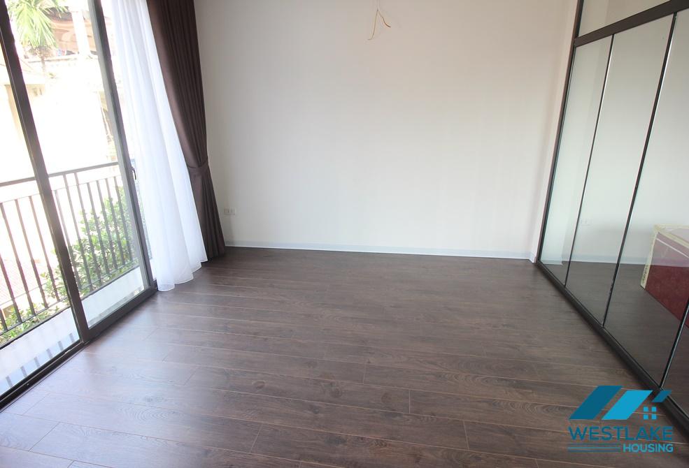 A new renovated house for rent in Xuan Dieu, Tay Ho