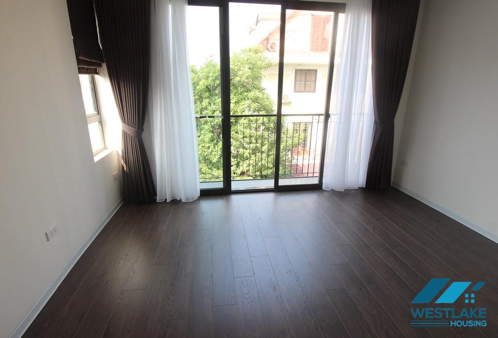 A new renovated house for rent in Xuan Dieu, Tay Ho