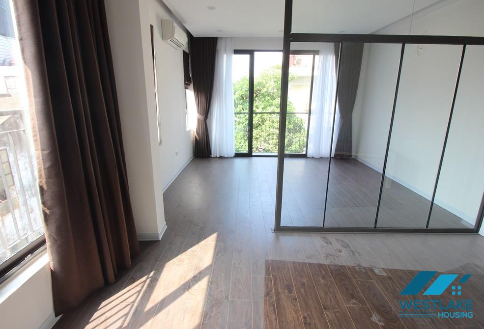 A new renovated house for rent in Xuan Dieu, Tay Ho
