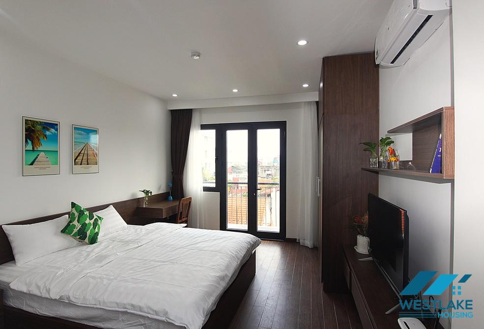 A bright and resonable studio for rent in Xuan Dieu, Tay Ho, Ha Noi