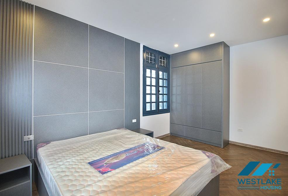 A lake view and bright 2 bedroom apartment for rent in Xuan Dieu, Tay Ho