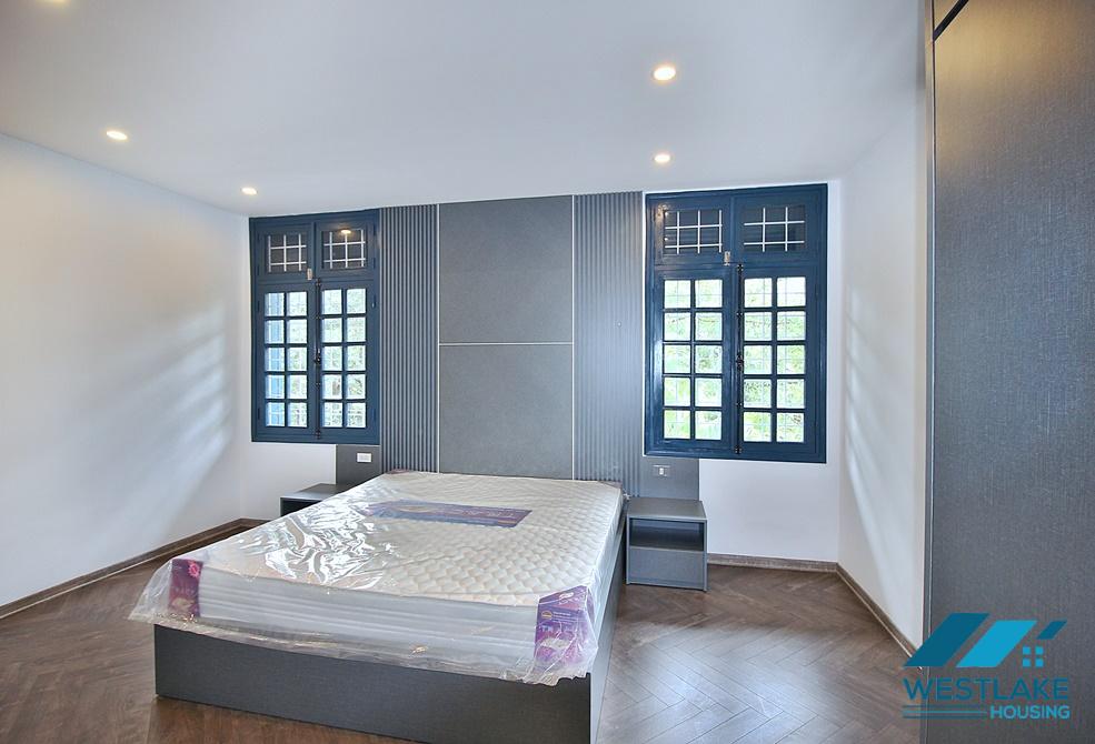 A lake view and bright 2 bedroom apartment for rent in Xuan Dieu, Tay Ho