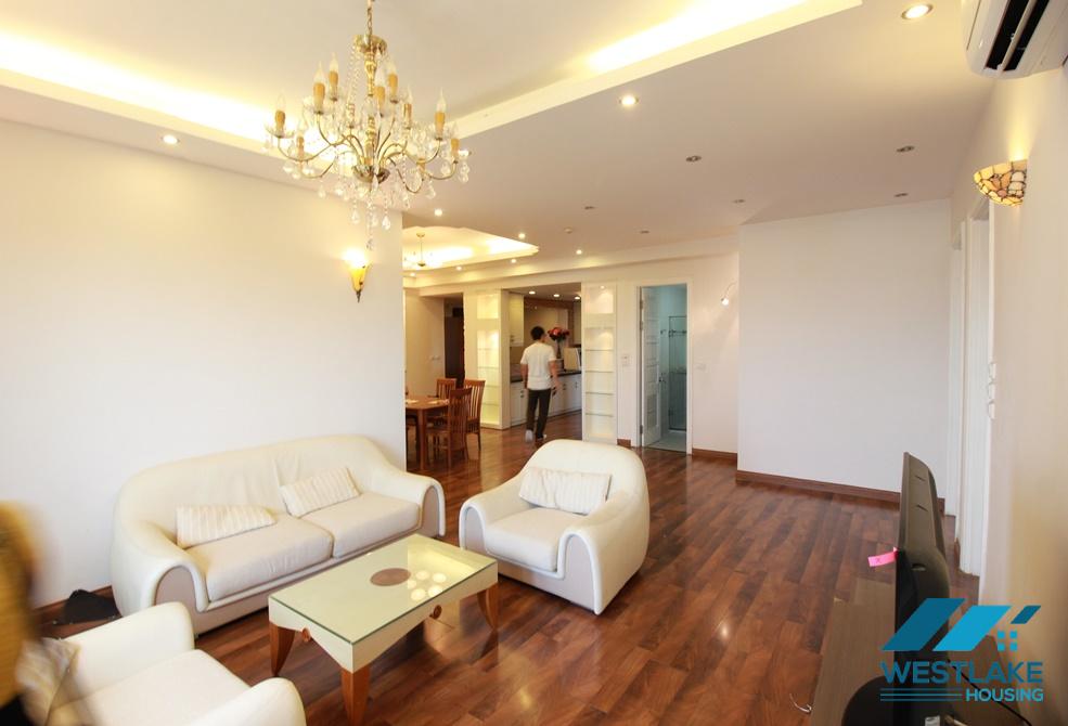 Cho thuê căn hộ 3 phòng ngủ tuyệt đẹp tại tòa E – Ciputra, Hà Nội