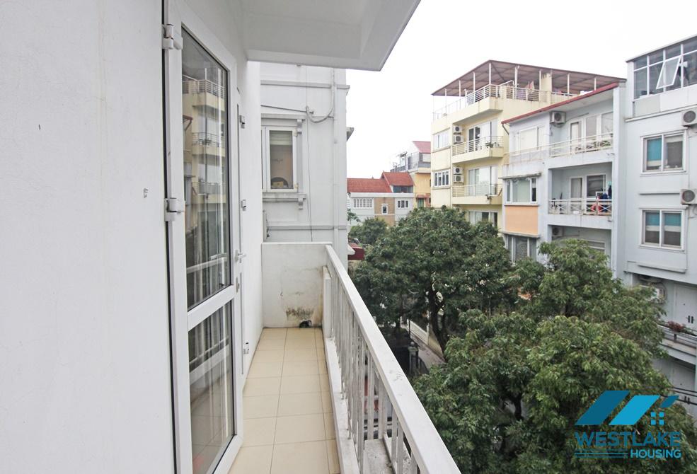 A bright and spacious 1 bedroom apartment for rent in Xuan Dieu, Tay Ho