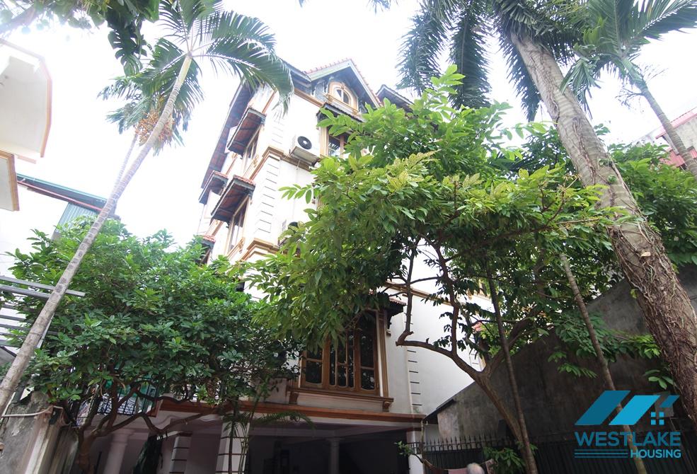 A 5 bedroom villa with big yard for rent in Xuan Dieu, Tay Ho, Ha Noi