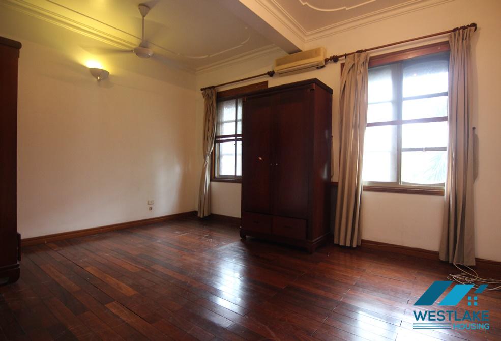 A 5 bedroom villa with big yard for rent in Xuan Dieu, Tay Ho, Ha Noi