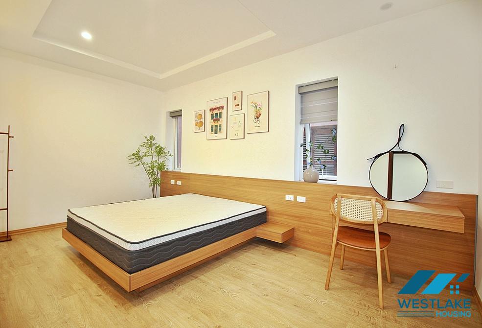 Cho Thuê Căn Hộ 3 Phòng Ngủ Mới Đẹp, Ban Công View Hồ Tại Phố Quảng An, Tây Hồ, Hà Nội