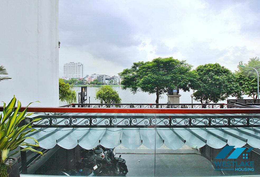 Cho Thuê Căn Hộ 3 Phòng Ngủ Mới Đẹp, Ban Công View Hồ Tại Phố Quảng An, Tây Hồ, Hà Nội