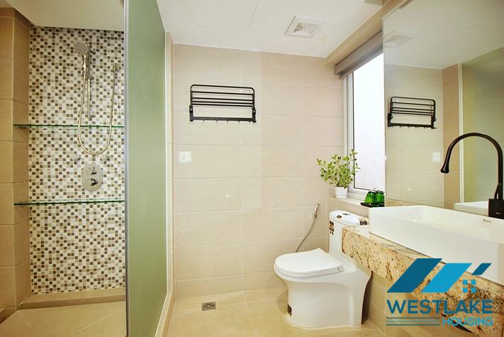 Cho Thuê Căn Hộ 3 Phòng Ngủ Mới Đẹp, Ban Công Rộng Thoáng View Hồ Tại Phố Quảng An, Tây Hồ, Hà Nội