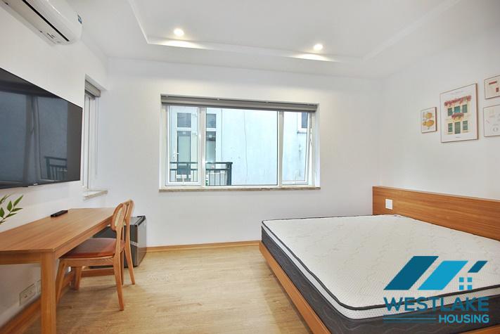 Cho Thuê Căn Hộ 3 Phòng Ngủ Mới Đẹp, Ban Công Rộng Thoáng View Hồ Tại Phố Quảng An, Tây Hồ, Hà Nội