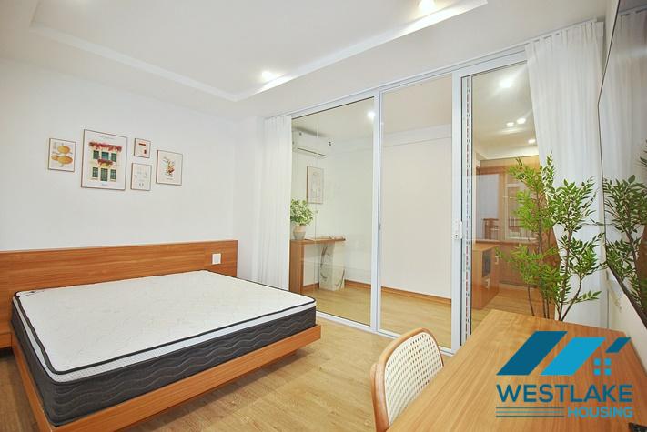 Cho Thuê Căn Hộ 3 Phòng Ngủ Mới Đẹp, Ban Công Rộng Thoáng View Hồ Tại Phố Quảng An, Tây Hồ, Hà Nội