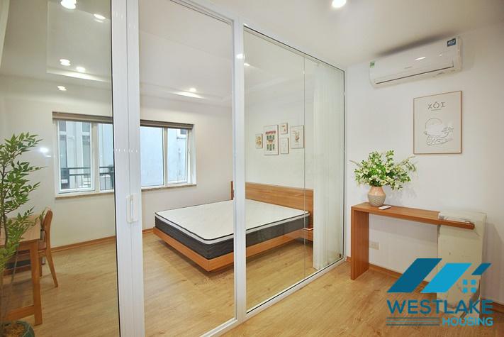 Cho Thuê Căn Hộ 3 Phòng Ngủ Mới Đẹp, Ban Công Rộng Thoáng View Hồ Tại Phố Quảng An, Tây Hồ, Hà Nội