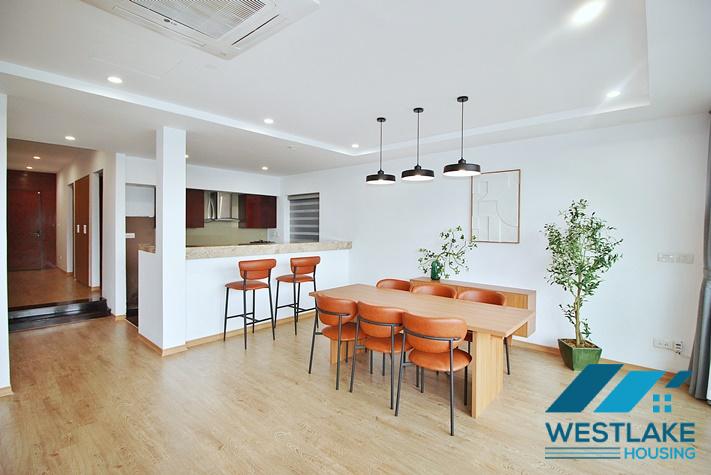 Cho Thuê Căn Hộ 3 Phòng Ngủ Mới Đẹp, Ban Công Rộng Thoáng View Hồ Tại Phố Quảng An, Tây Hồ, Hà Nội