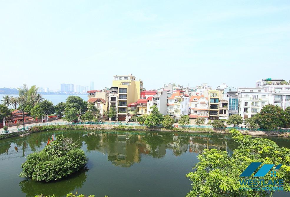 Lake view 2 bedrooms apartment with balcony for rent in Yen Hoa, Tay Ho, Ha Noi
