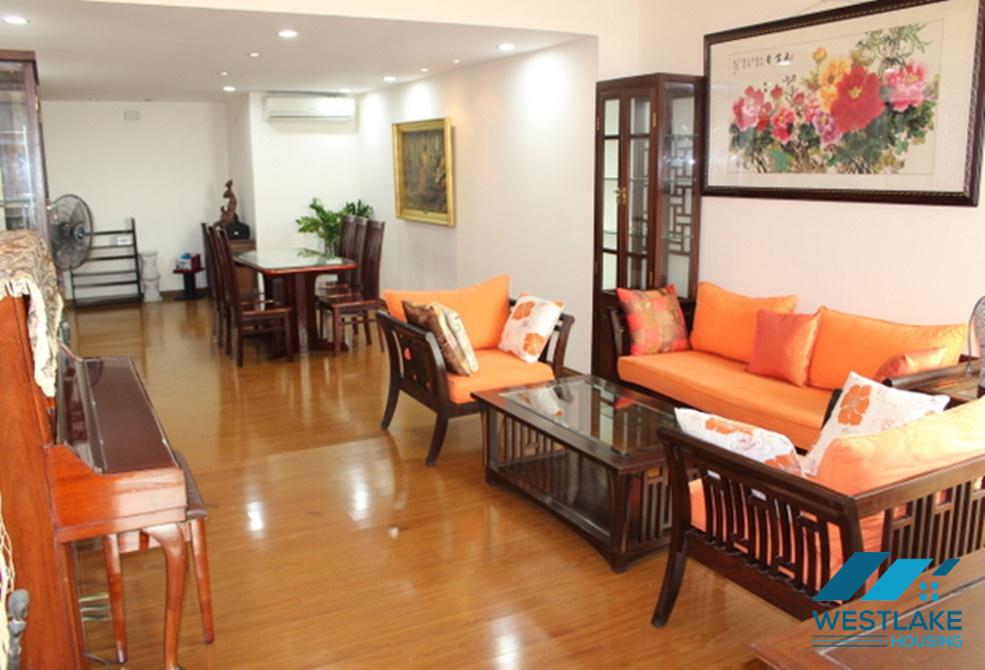 Cho thuê căn hộ 3 phòng ngủ đầy đủ nội thất tại Ciputra, Tây Hồ