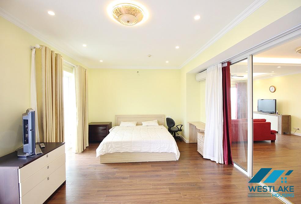 Cho thuê căn hộ 3 phòng ngủ cải tạo tại Tháp E – Ciputra, Tây Hồ