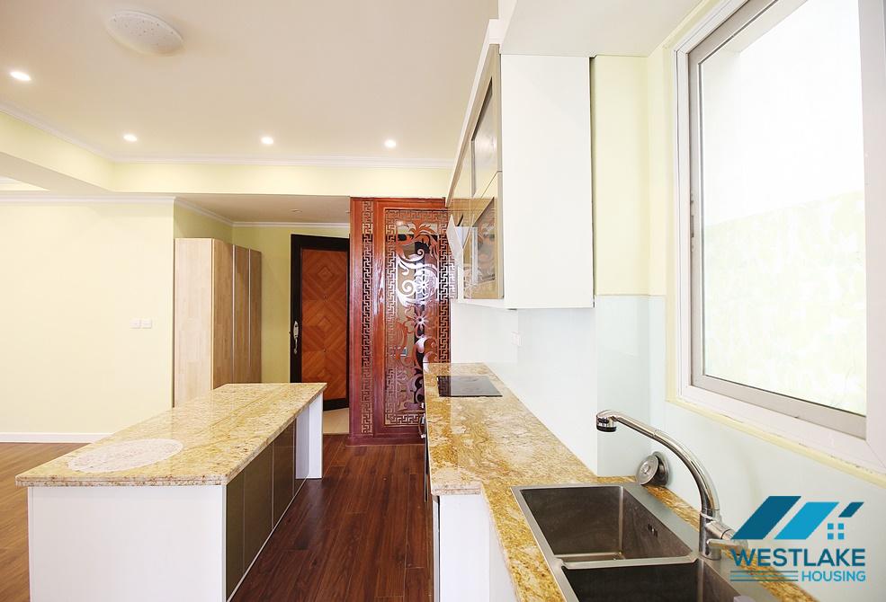 Cho thuê căn hộ 3 phòng ngủ cải tạo tại Tháp E – Ciputra, Tây Hồ