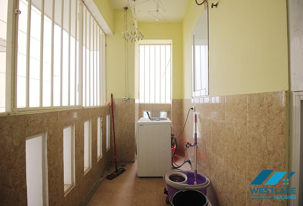 Cho thuê căn hộ 3 phòng ngủ cải tạo tại Tháp E – Ciputra, Tây Hồ